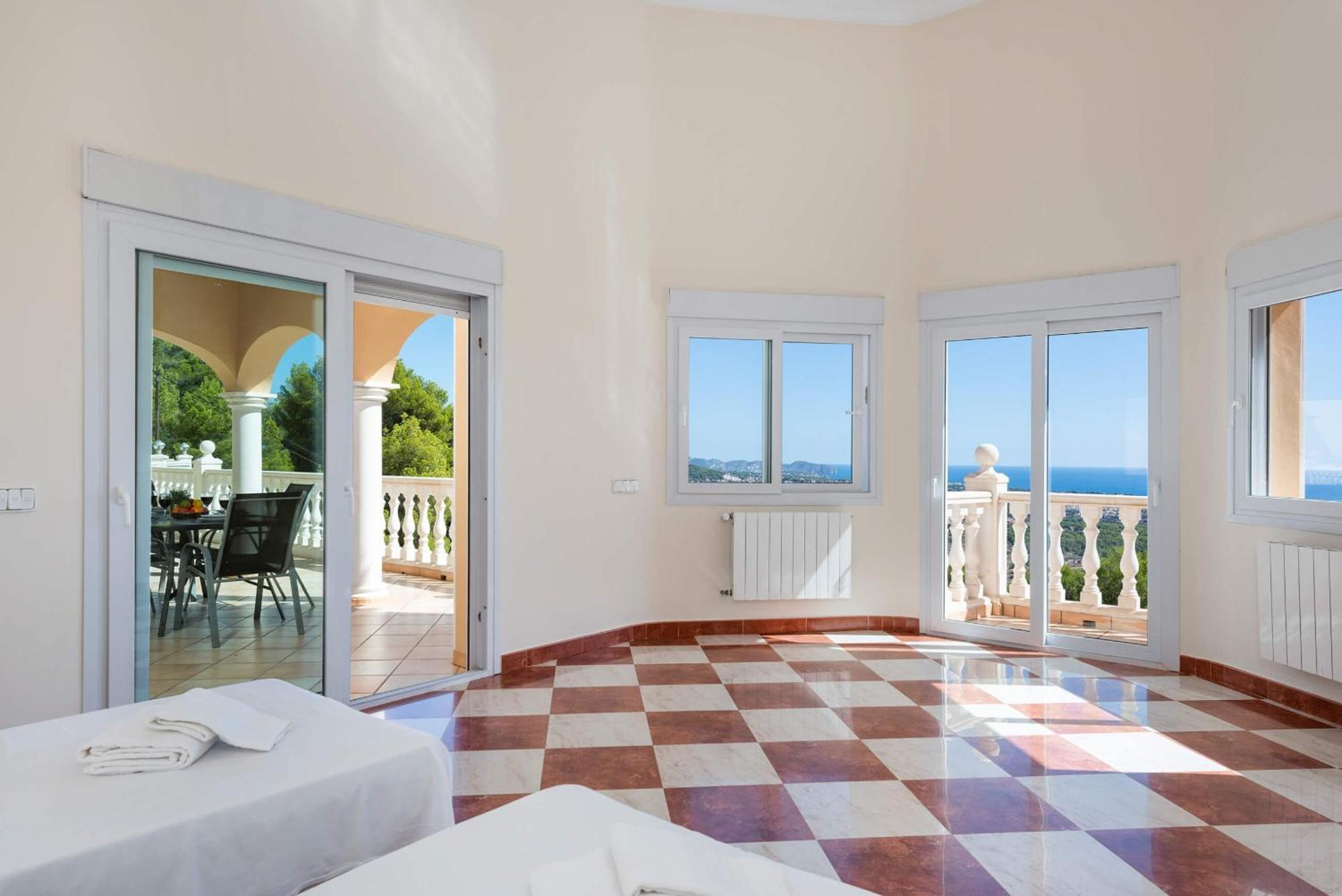 Ros - Plusholidays Villa Calp