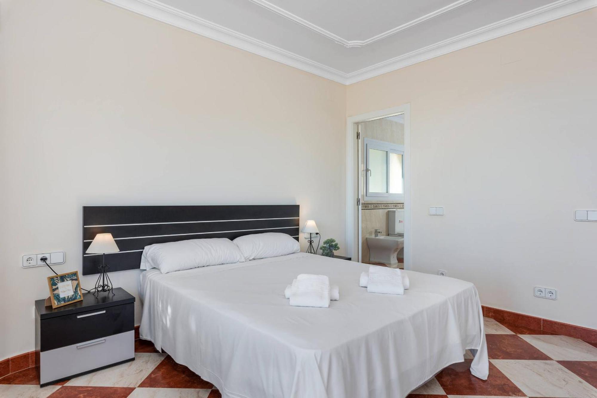 Ros - Plusholidays Villa